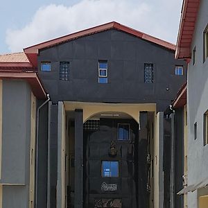 Bmh Hotel & Suites